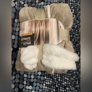 Life Comfort Ultimate Throw Blanket - Tan and White